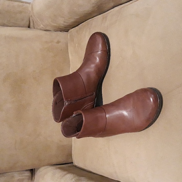 Clark's Leather Side Zip Comfy Ankle Cushioned Boots Womens 7.5 Medium Width - Picture 1 of 6